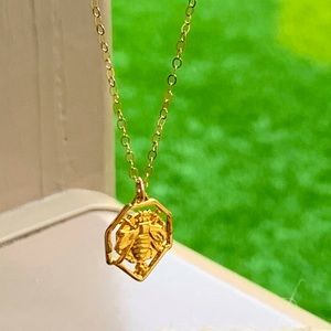Not for sale 🌸Honey bee pendant on an 18” delicate cable chain